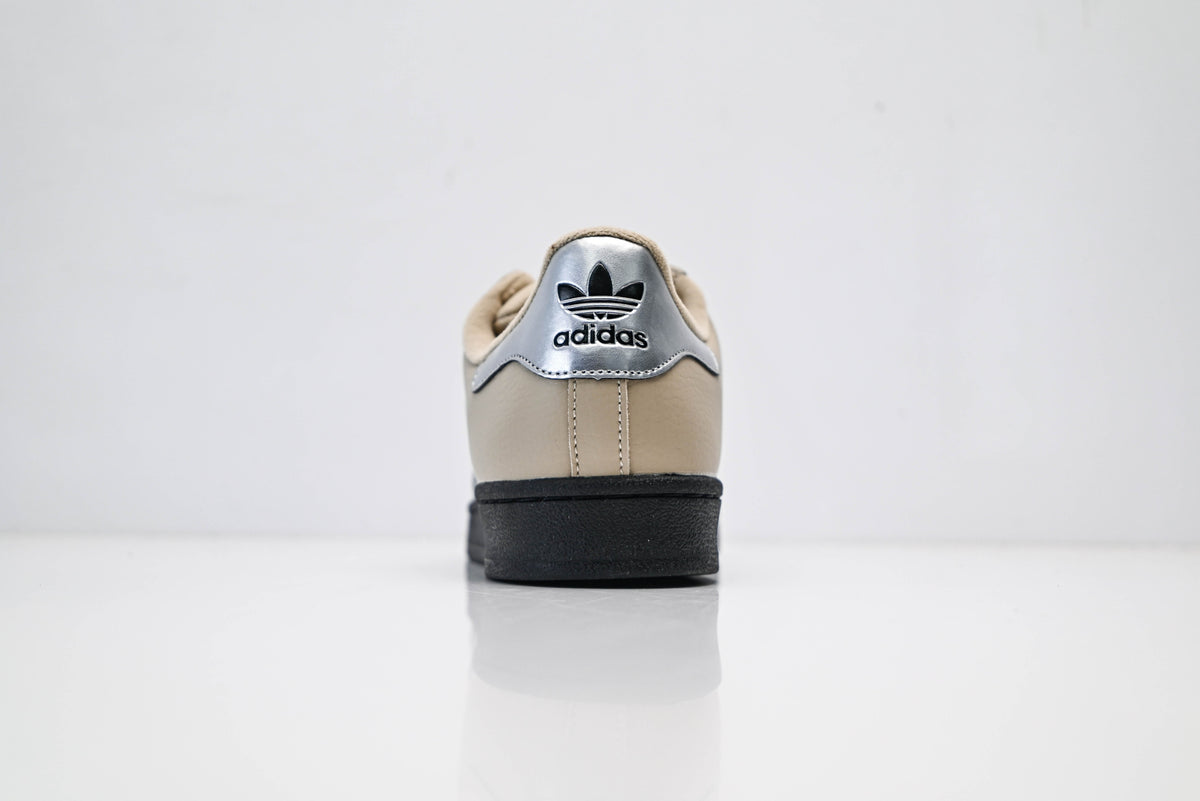 adidas Originals Superstar – Beige Upper with Silver 3-Stripes & Black Shell Toe